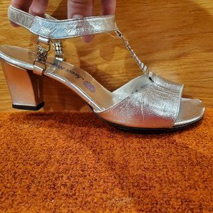 Vintage dressy sandals - silver and rhines…